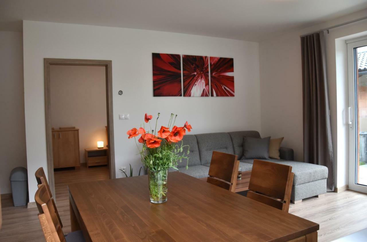 Ferienwohnung Elemir Bešeňová Exterior foto
